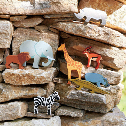 8 Safari Animals and Shelf Wooden Tender Leaf Toys Display